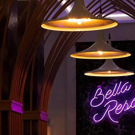 Ξενοδοχείο Bella &